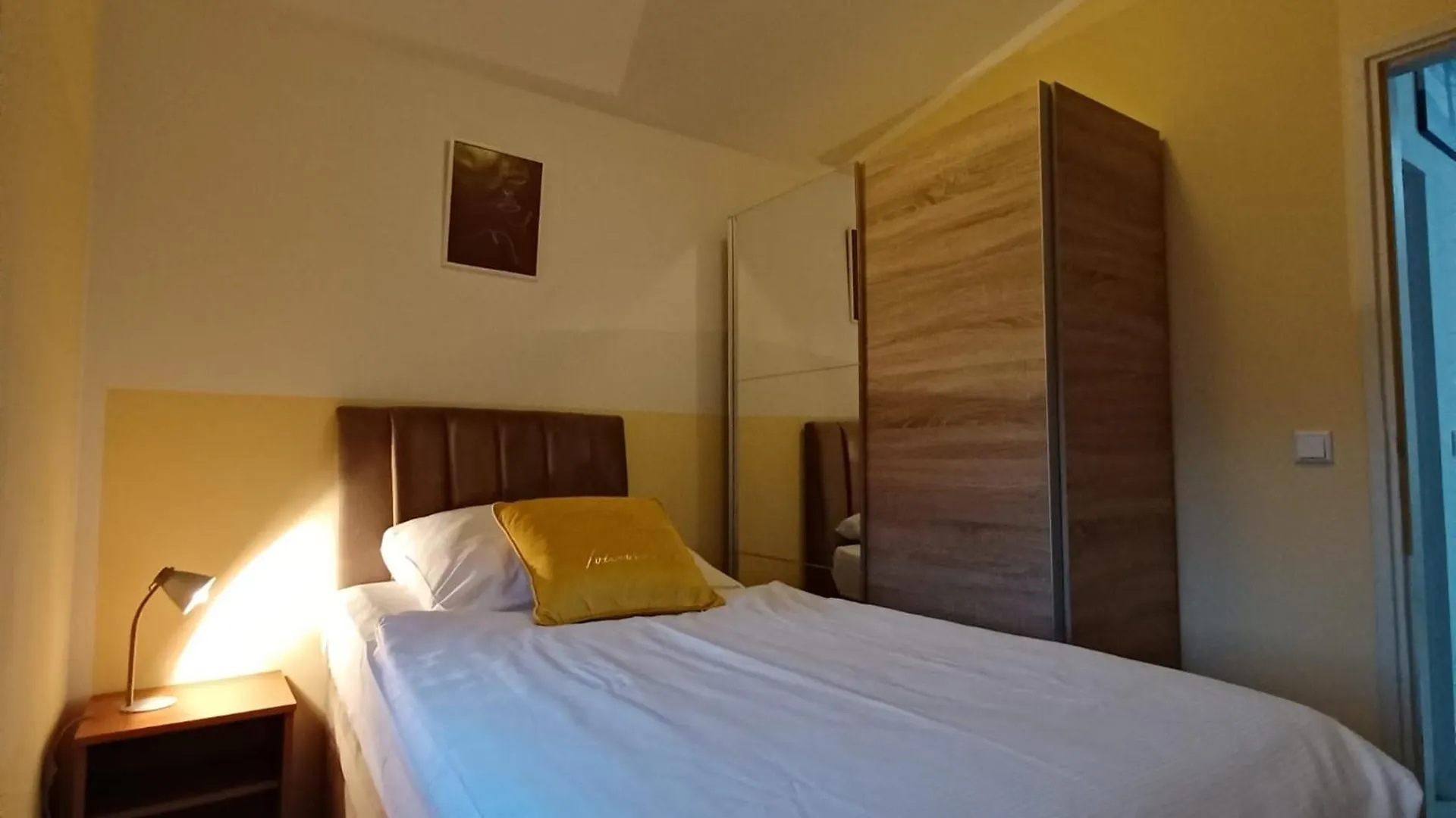 Beachfront Apartment With Balcony And Sea View 브르시