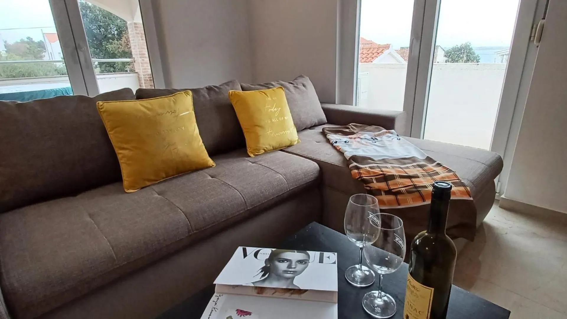 Beachfront Apartment With Balcony And Sea View 브르시