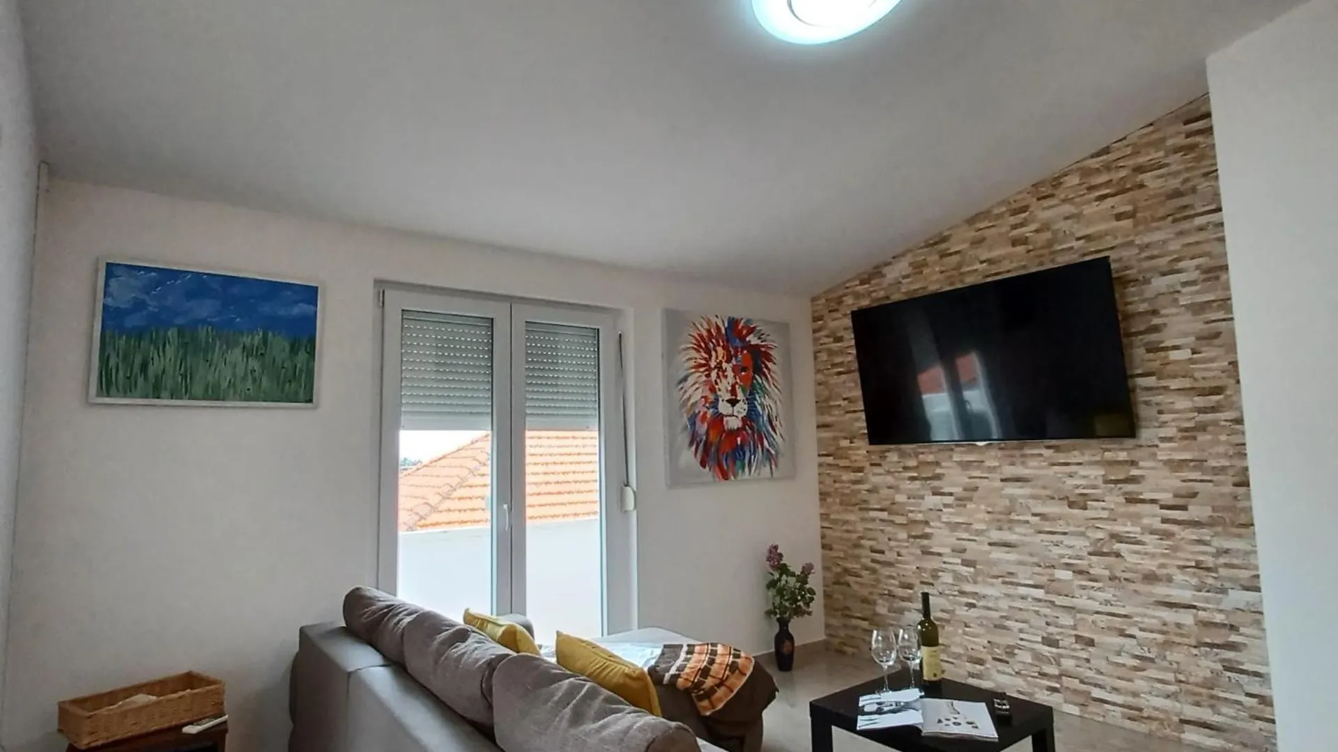 Beachfront Apartment With Balcony And Sea View 브르시