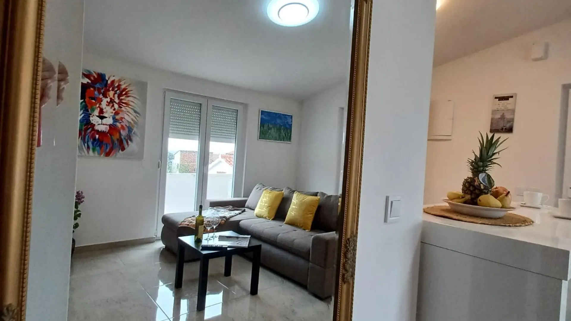 Beachfront Apartment With Balcony And Sea View 브르시 0*,  크로아티아