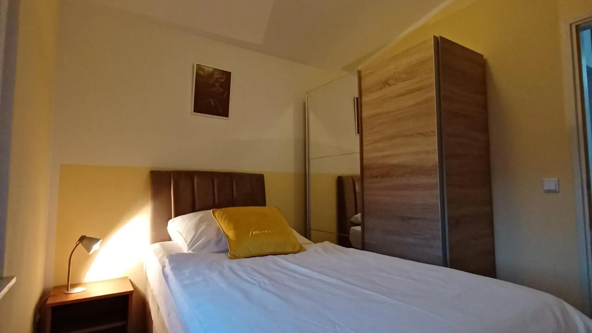 Beachfront Apartment With Balcony And Sea View 브르시 크로아티아