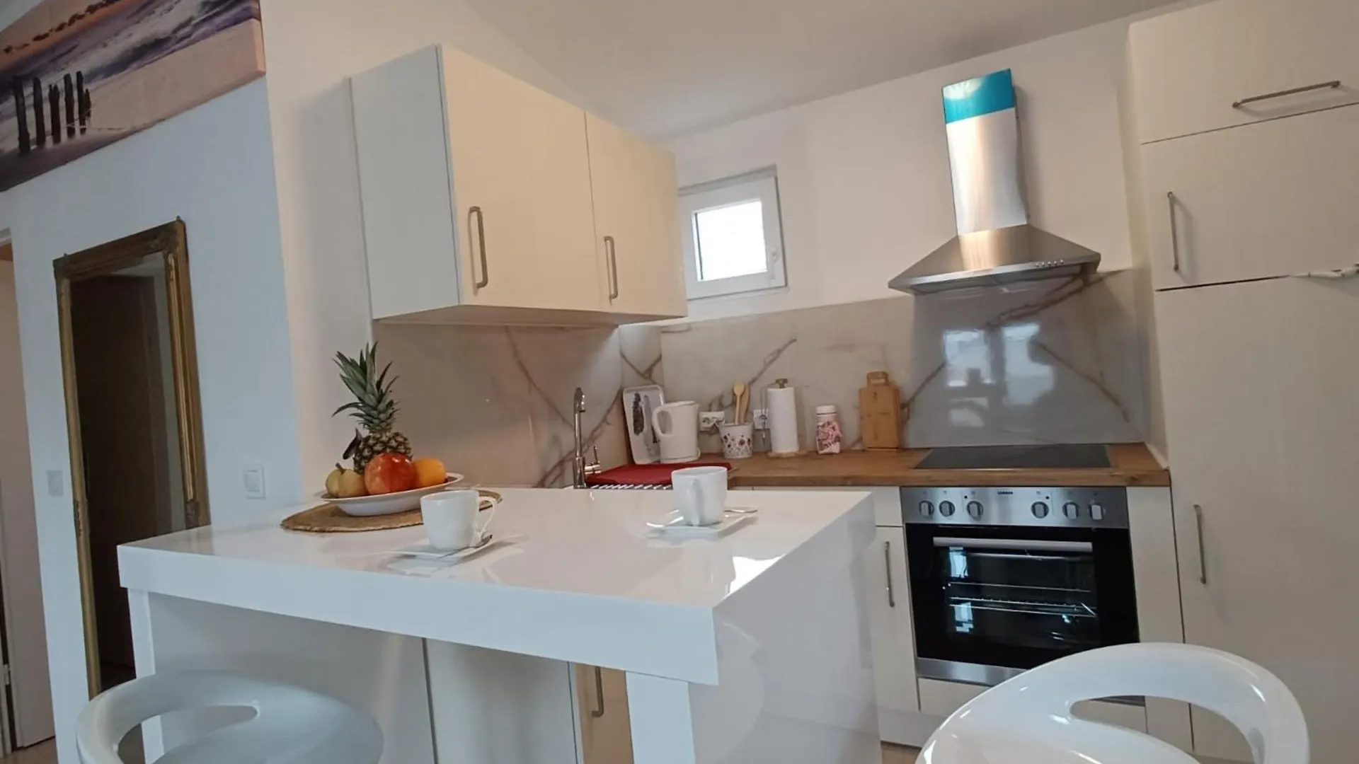 Beachfront Apartment With Balcony And Sea View 브르시